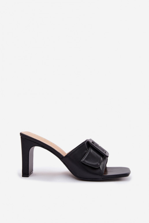 Zapatillas de mujer con tacones, adornos y hebillas en color negro Vinceza 22-20159