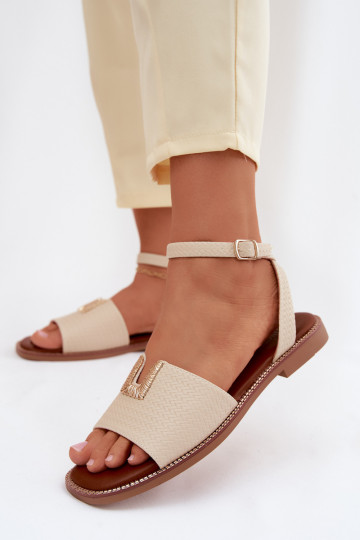 Sandalias planas para mujer con detalles dorados en color arena Vinceza 73505 2