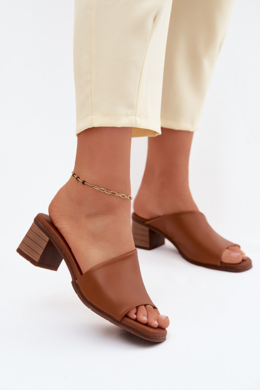 Zapatillas de cuero Femenino con tacones Tiene queciejka E7395-29 color marrón