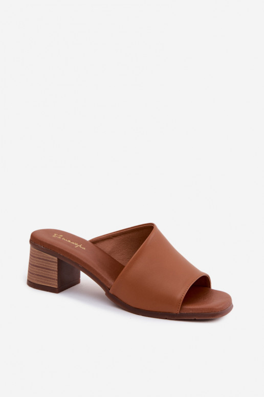 Zapatillas de cuero marrón para mujer con tacón