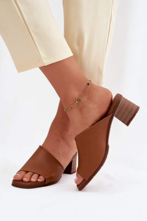 Zapatillas de cuero marrón para mujer con tacón