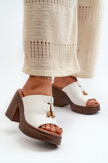 zapatillas de mujer de cuero ecológico con una plataforma I Klocku el color blanco Dafira