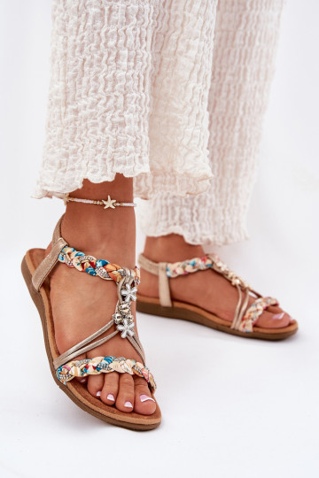 Sandalias planas para mujer.Plecionymi Paskami I Przypinkami Artiker 54C1323 color dorado 2