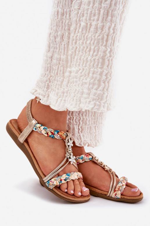 Sandalias planas para mujer.Plecionymi Paskami I Przypinkami Artiker 54C1323 color dorado