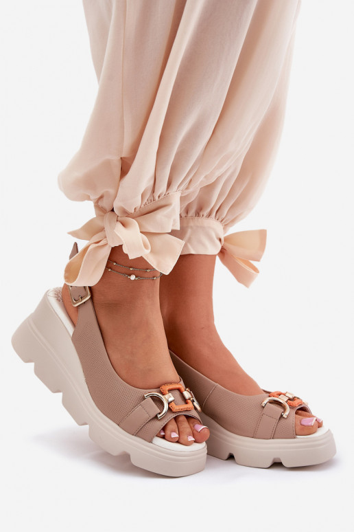 Sandalias de plataforma para mujer con adornos en color arena Artiker 56C2208