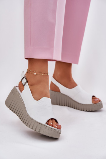 Sandalias de mujer con elementos de cuero natural en plataforma de color blanco Artiker 54C0786 2