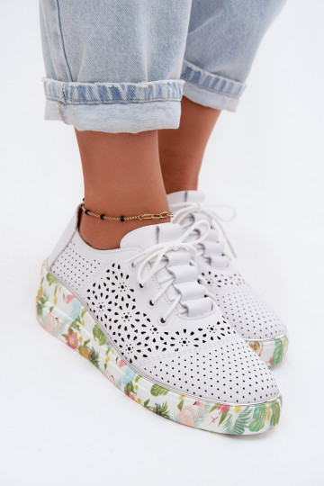 Zapatos de cuero para mujer con elementos calados en plataforma de color blanco Artiker 54C1604