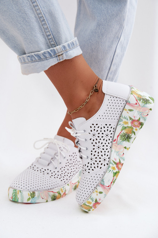 Zapatos de cuero para mujer con elementos calados en plataforma de color blanco Artiker 54C1604