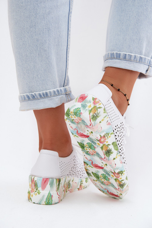 Piel con elementos calados zapatos Femenino con una plataforma Artiker 54C1604 el color blanco
