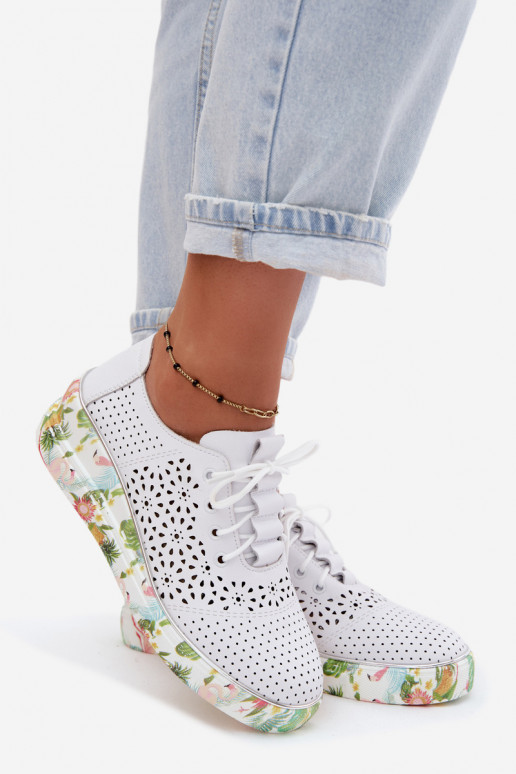 Zapatos de cuero para mujer con elementos calados en plataforma de color blanco Artiker 54C1604