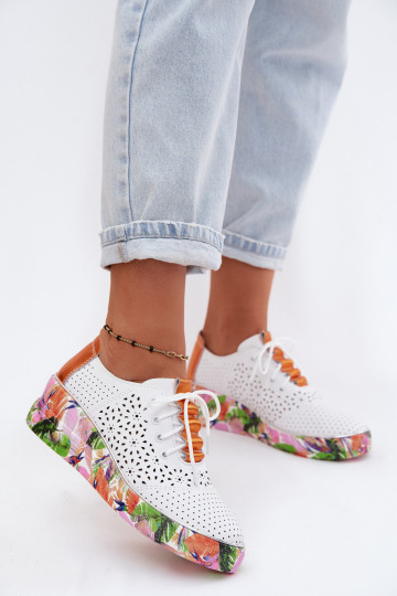 Zapatos de mujer blancos y naranjas con elementos calados y plataforma Artiker 56C1802