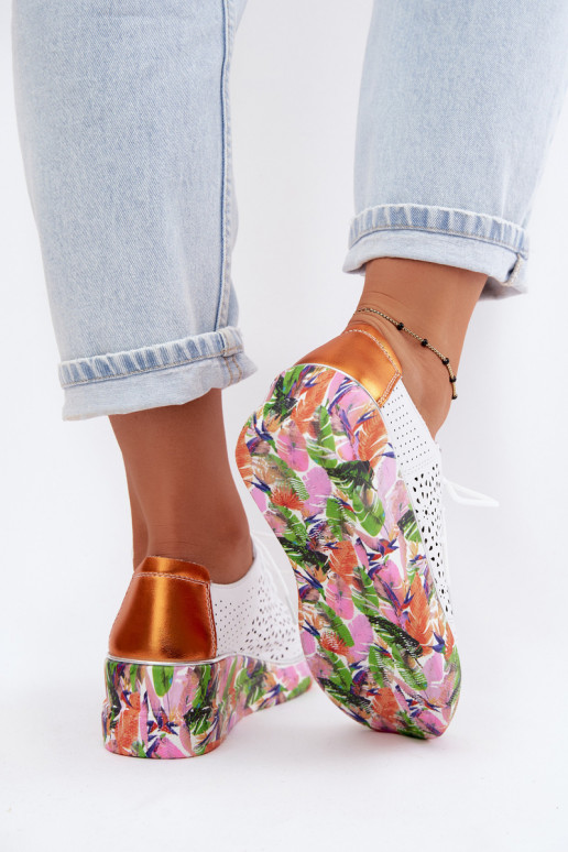 Piel con elementos calados zapatos Femenino con una plataforma con escritos Artiker 56C1802 Blanco-color naranja