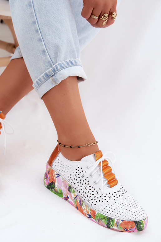 Zapatos de mujer blancos y naranjas con elementos calados y plataforma Artiker 56C1802