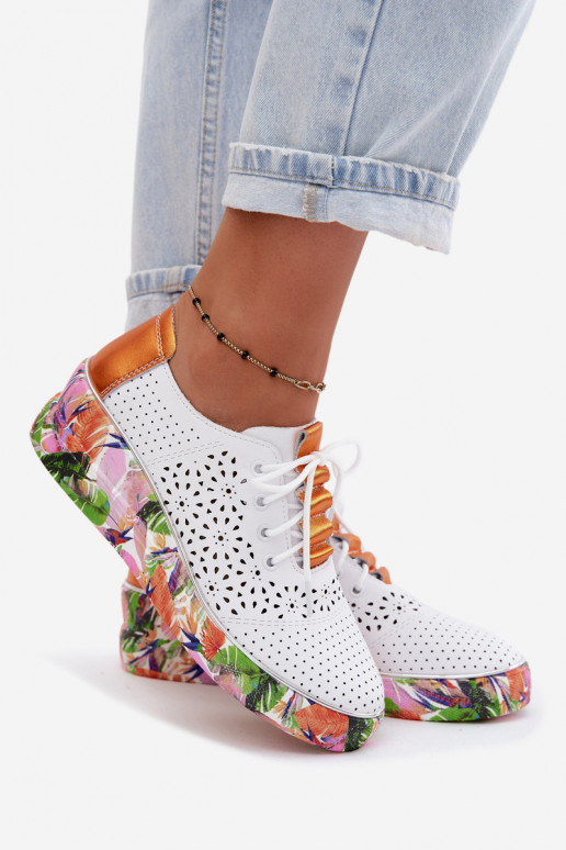 Zapatos de mujer blancos y naranjas con elementos calados y plataforma Artiker 56C1802