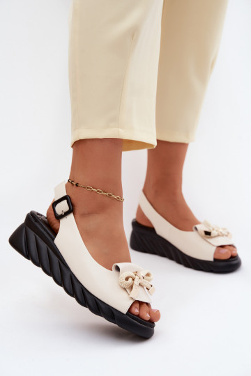 Sandalias de mujer beige con plataforma y adornos Artiker 58C0054 2