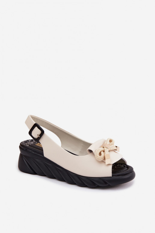 Sandalias de mujer beige con plataforma y adornos Artiker 58C0054