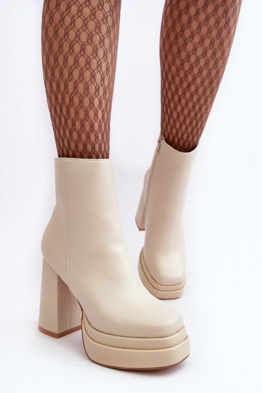 Femenino Botas en un puesto alto y plataforma color marfil Sandstra