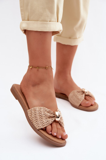 Chanclas color arena con detalles dorados Goldie