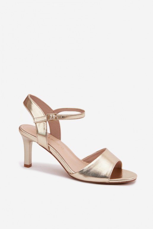 Sandalias de mujer en tacón fino de color oro de Sergio Leone