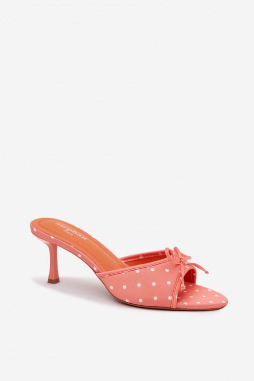 Zapatillas de mujer con lazos y puntos en tacón fino de color naranja de Shinea