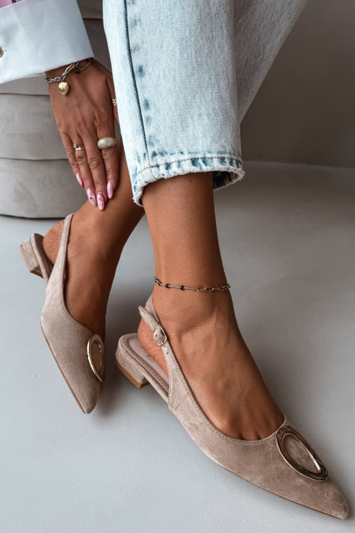 Sandalias de mujer con tacón ancho y adornos de color arena de Sparkle