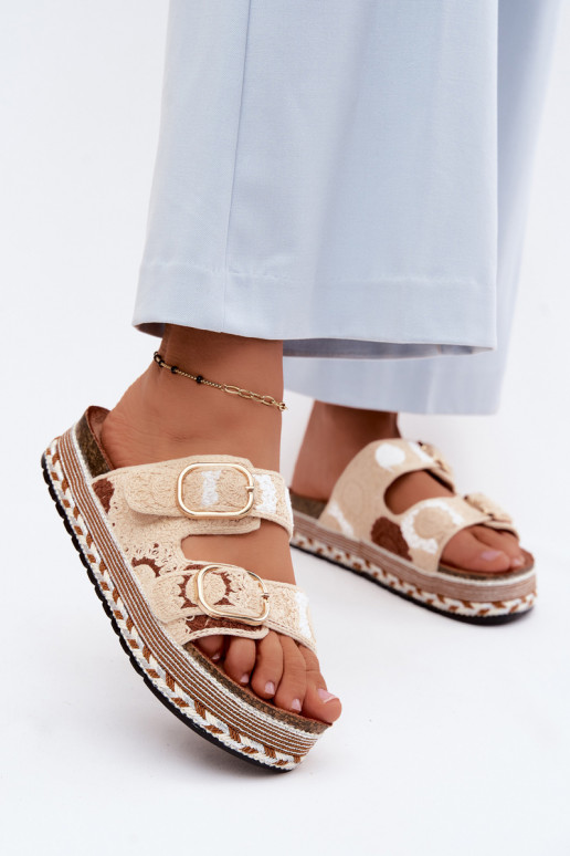 Zapatillas de ganchillo Glimma con plataforma y hebillas en color arena