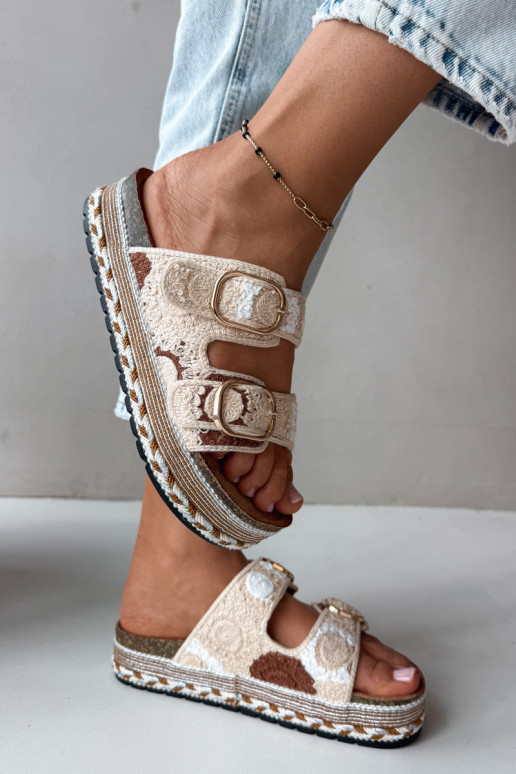 Zapatillas de ganchillo Glimma con plataforma y hebillas en color arena