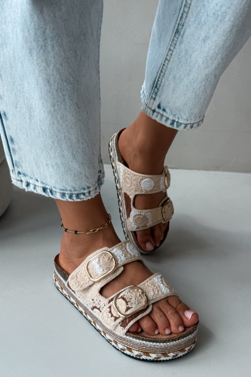 Zapatillas de ganchillo Glimma con plataforma y hebillas en color arena