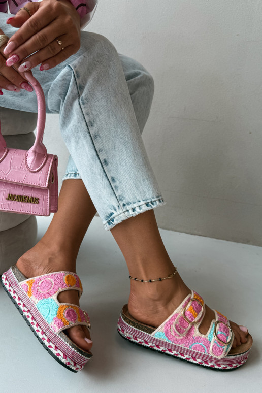 Zapatillas de ganchillo Glimma con plataforma y hebillas en color rosa