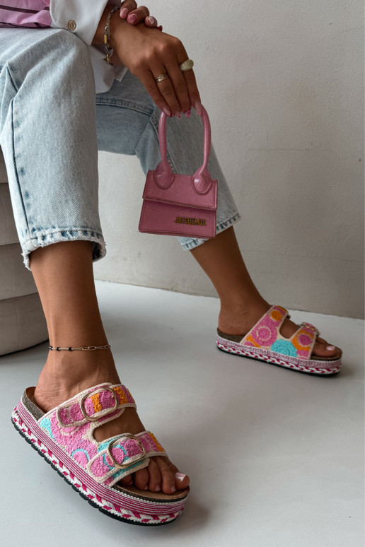 Zapatillas de ganchillo Glimma con plataforma y hebillas en color rosa