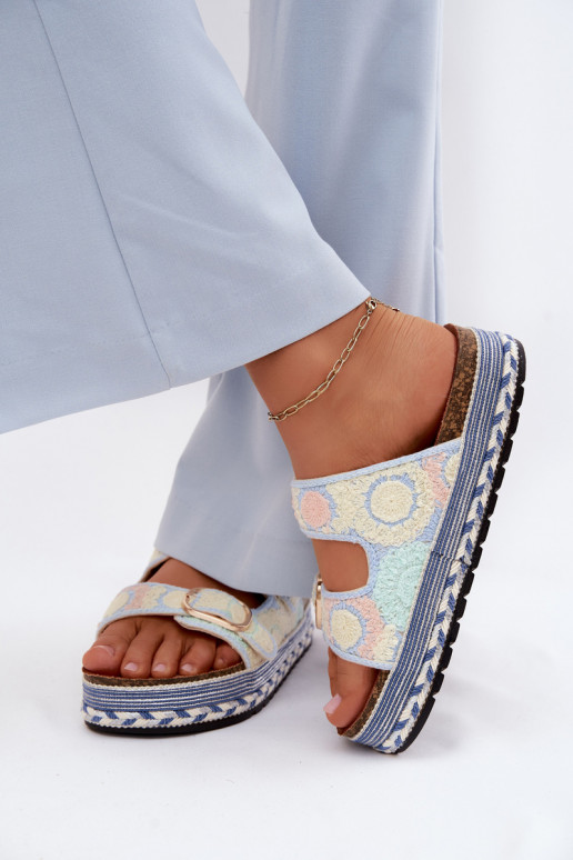 Zapatillas de ganchillo Glimma con plataforma y hebillas en color azul