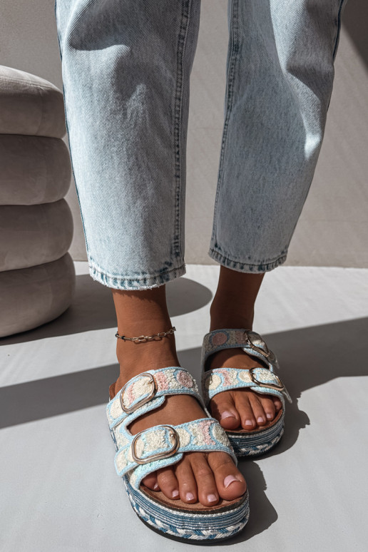 Zapatillas de ganchillo Glimma con plataforma y hebillas en color azul