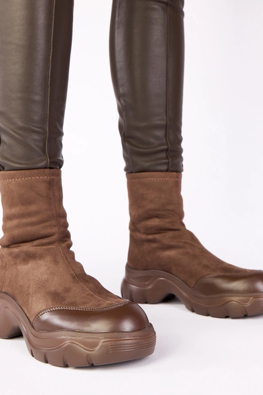 Botines marrones de ante sintético con suela gruesa Alana