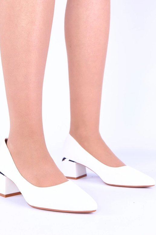 Zapatos de tacón bajo blancos con acentos plateados Vallisa