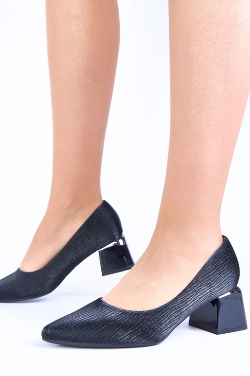 Zapatos de tacón bajo negros con acentos plateados Vallisa