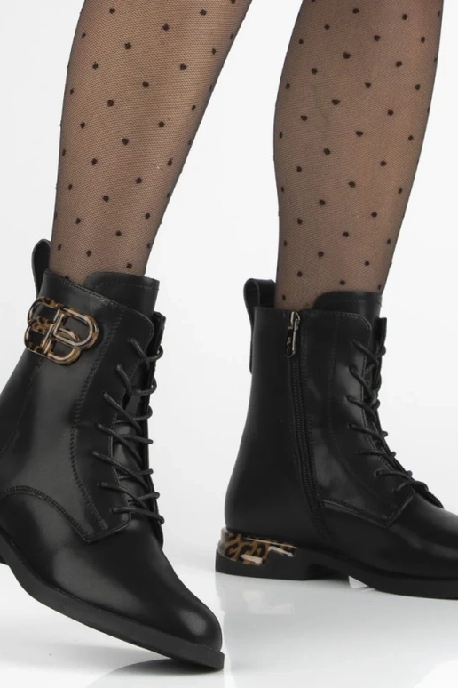 Botines negros de cuero natural, decorados con estampado de pantera Ricka