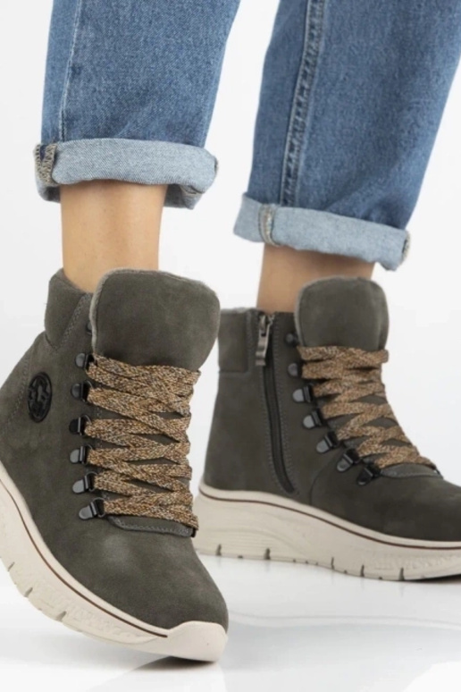 Botines grises de ante natural con cordones decorativos Grega
