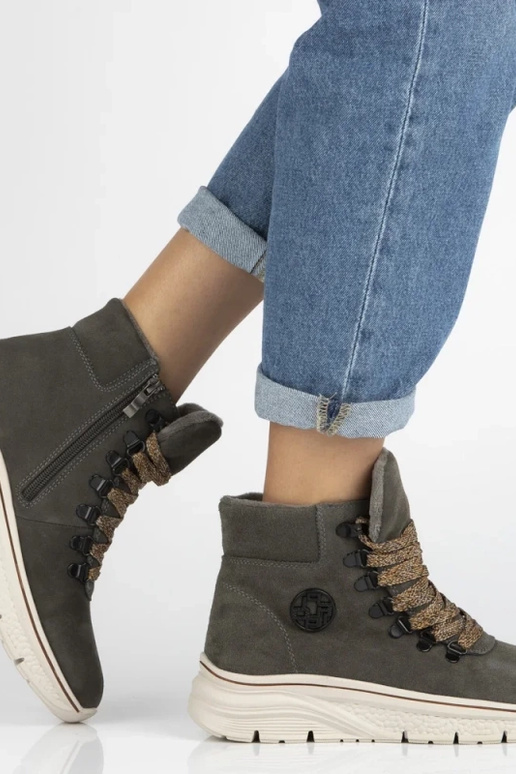 Botines grises de ante natural con cordones decorativos Grega