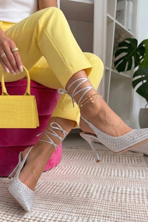 Tacones plateados con punta abierta adornados con rhinestones Edith
