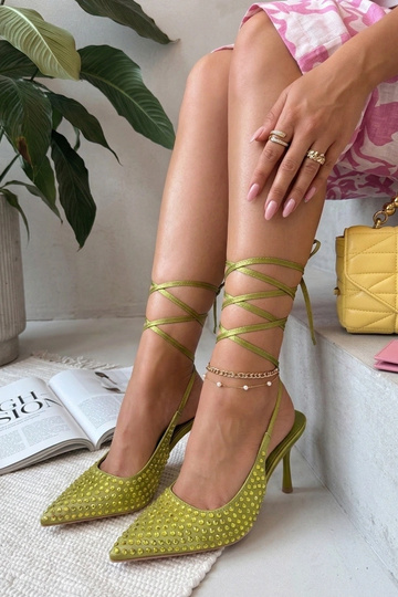 Tacones verdes con punta abierta adornados con rhinestones Edith