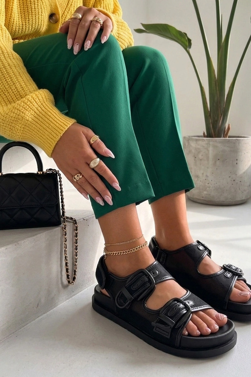 Sandalias negras con correas ajustables Mila