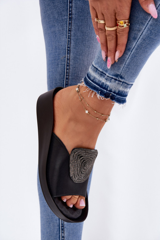 Zapatillas de cuero negras para mujer con adornos KV51-028