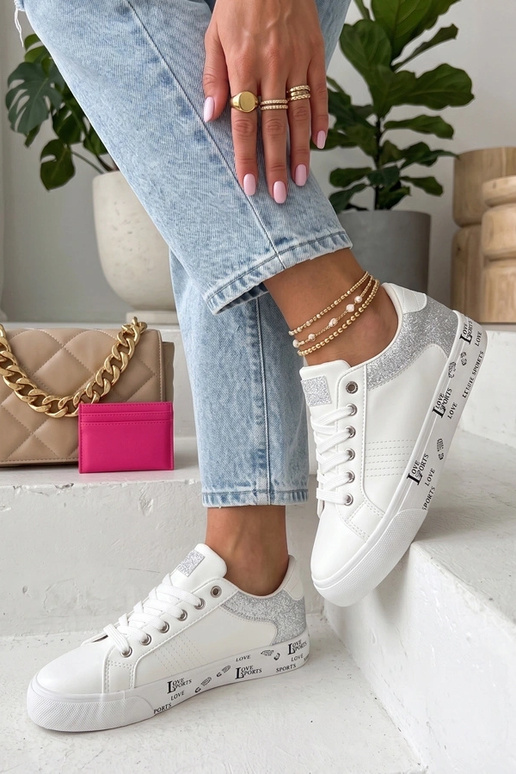 Zapatillas blancas con inserciones decorativas Layla