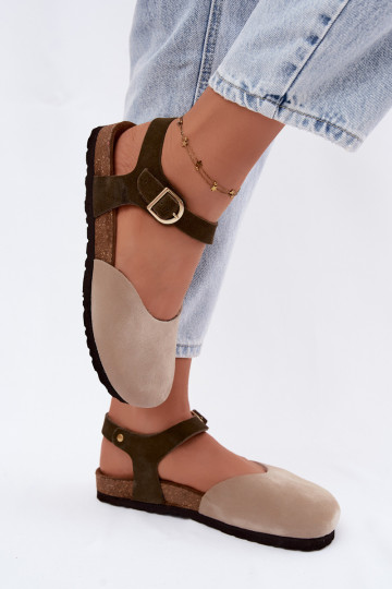 Sandalias de mujer de ante sintético con punta cerrada color arena