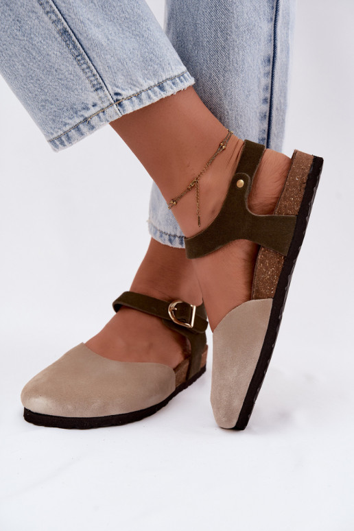 Sandalias de mujer de ante sintético con punta cerrada color arena