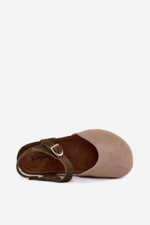 Sandalias de mujer de ante sintético con punta cerrada color arena
