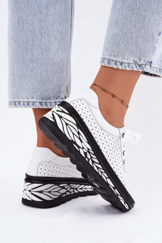 Zapatos blancos para mujer con elementos calados y plataforma Morra