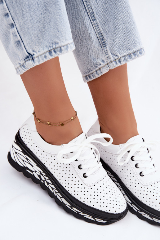 Zapatos blancos para mujer con elementos calados y plataforma Morra