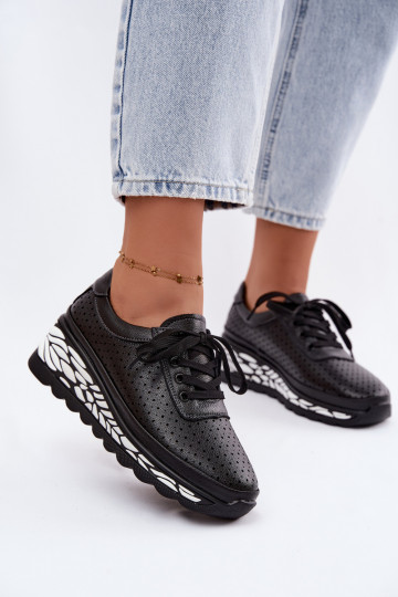 Zapatos negros para mujer con elementos calados y plataforma Morra 2
