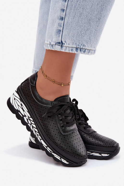 Zapatos negros para mujer con elementos calados y plataforma Morra